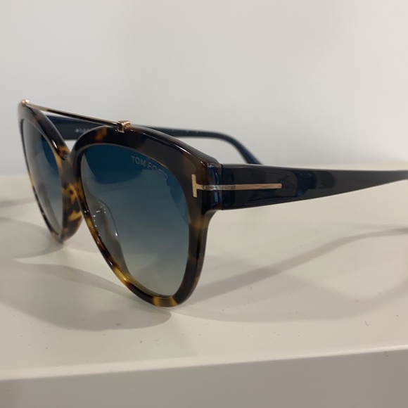 Tom Ford - Picture 2 of 4